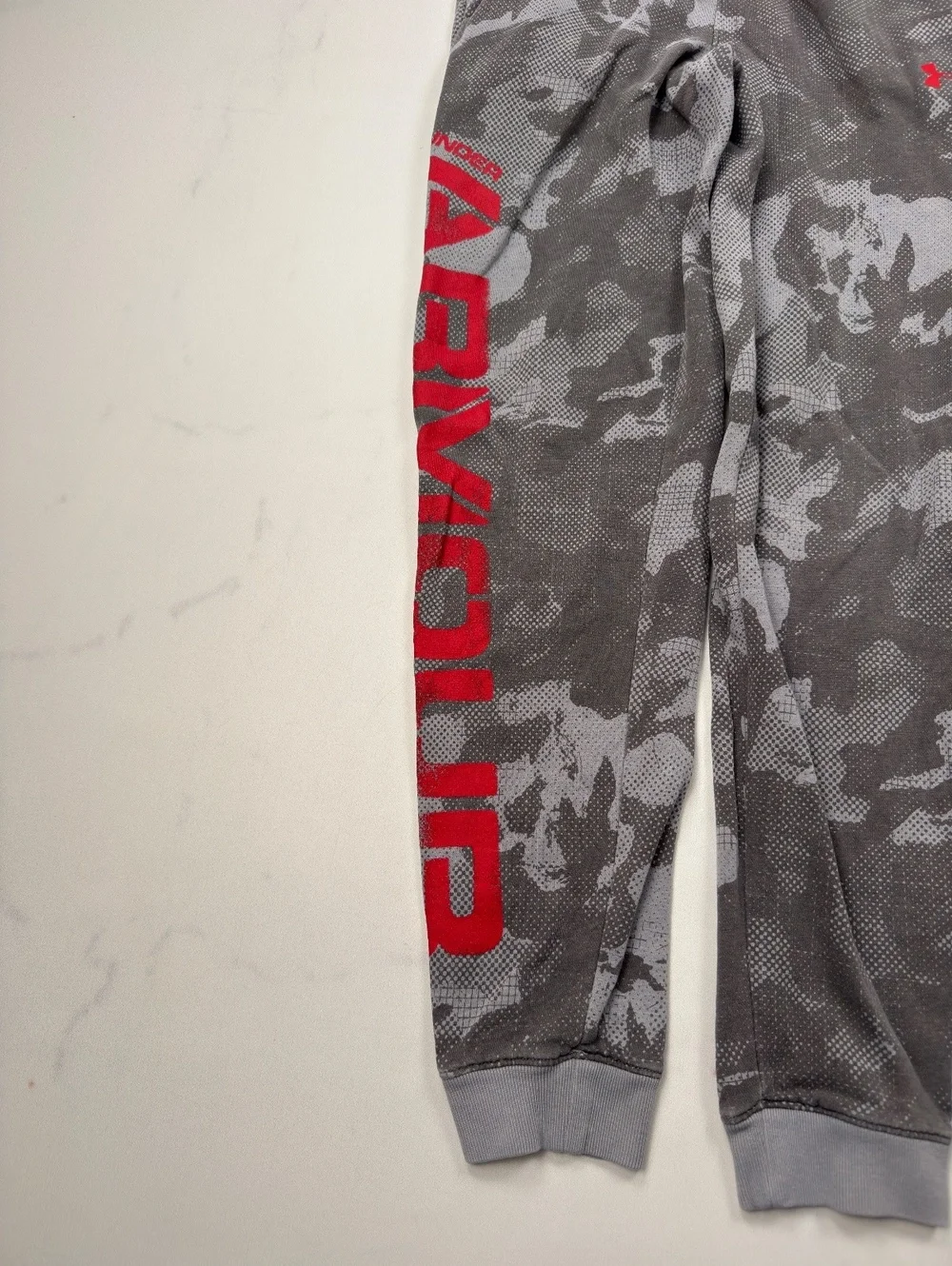 Under Armour Gray Camouflage Joggers Athletic Wear - Boys Large